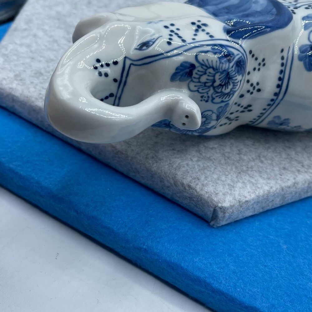Vintage ceramic elephant figurine blue white floral - Picture 2 of 9